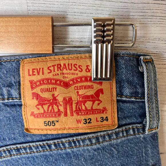 Levis Jeans Mens Size 32 X 34 Blue 505 Medium Wash Cotton Blend Denim Classic - Picture 2 of 16